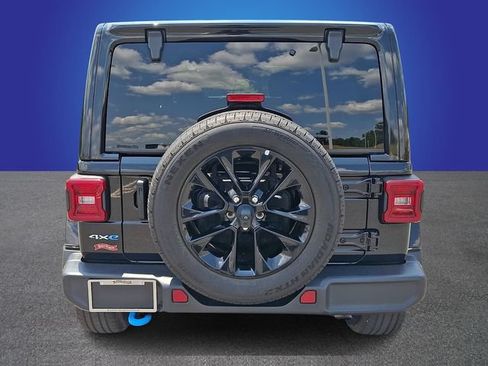 Used 2024 Jeep Wrangler Unlimited Sahara AWD/4WD image 5