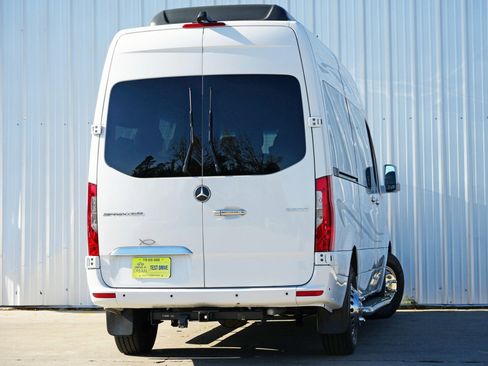 Used 2024 Mercedes-Benz Sprinter 2500 image 5