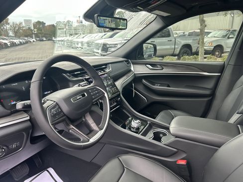 New 2025 Jeep Grand Cherokee L Limited w/ Luxury Tech Group II image 14