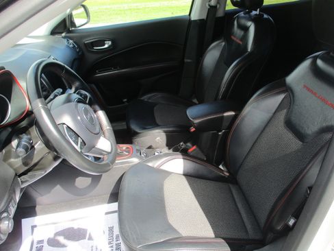 Used 2019 Jeep Compass Trailhawk image 9