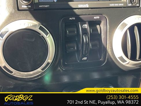 Used 2014 Jeep Wrangler Unlimited Sahara AWD/4WD image 32