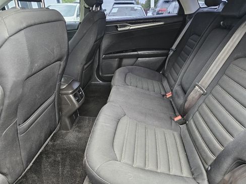 Used 2015 Ford Fusion SE FWD image 31