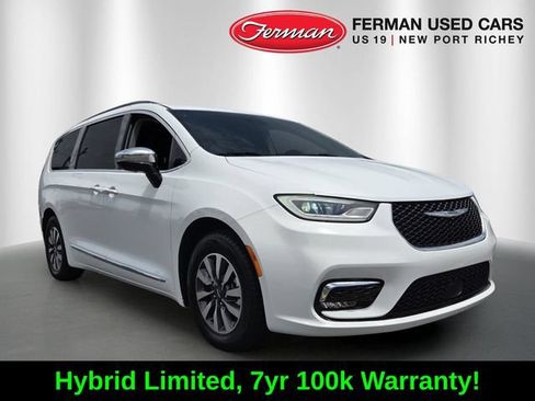 Used 2023 Chrysler Pacifica Limited FWD image 1