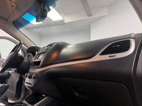 Used 2017 Dodge Journey SE w/ Flexible Seating Group FWD image 50
