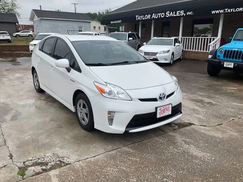 Used 2015 Toyota Prius Three FWD image 1