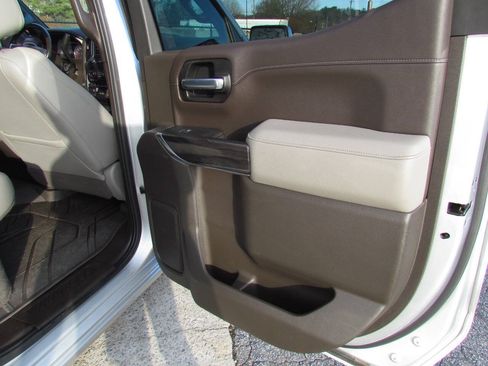 Used 2019 Chevrolet Silverado 1500 LTZ AWD/4WD image 14