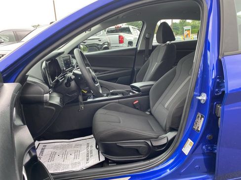 Certified 2023 Hyundai Elantra SE FWD image 13