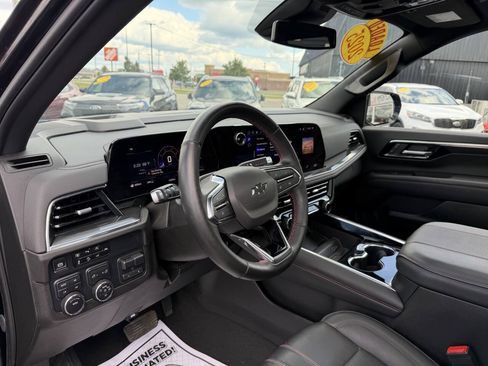 Used 2025 Chevrolet Suburban RST w/ Comfort Package AWD/4WD image 18