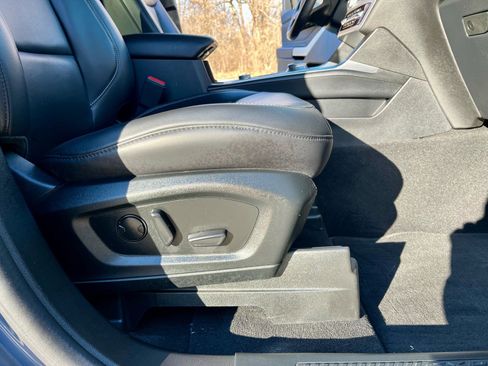 Used 2021 Ford Explorer XLT w/ Equipment Group 202A image 12