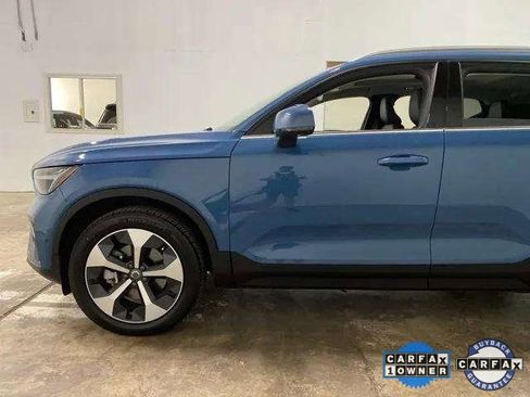 Used 2025 Volvo XC40 B5 Plus image 92