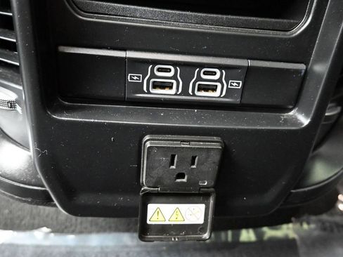 Used 2022 RAM 1500 Laramie AWD/4WD image 31