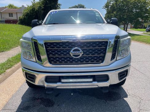 Used 2017 Nissan Titan SV image 9