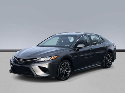 Used 2018 Toyota Camry L image 1
