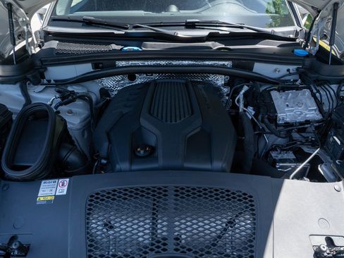 Certified 2023 Porsche Macan AWD/4WD image 17