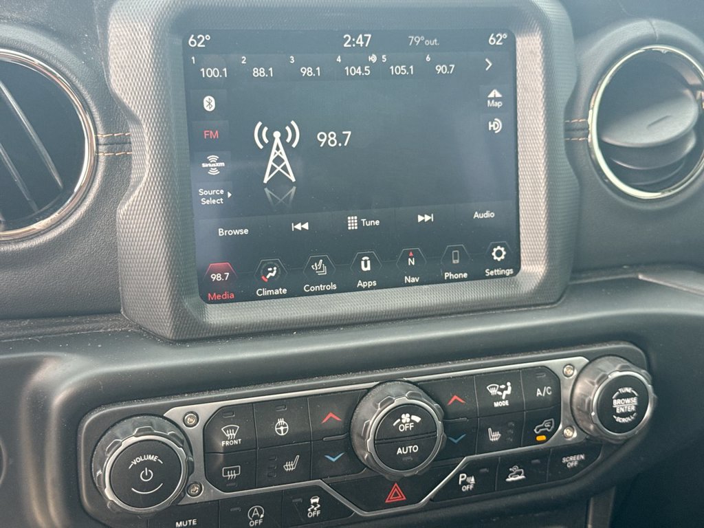 Used 2023 Jeep Gladiator Overland AWD/4WD image 19