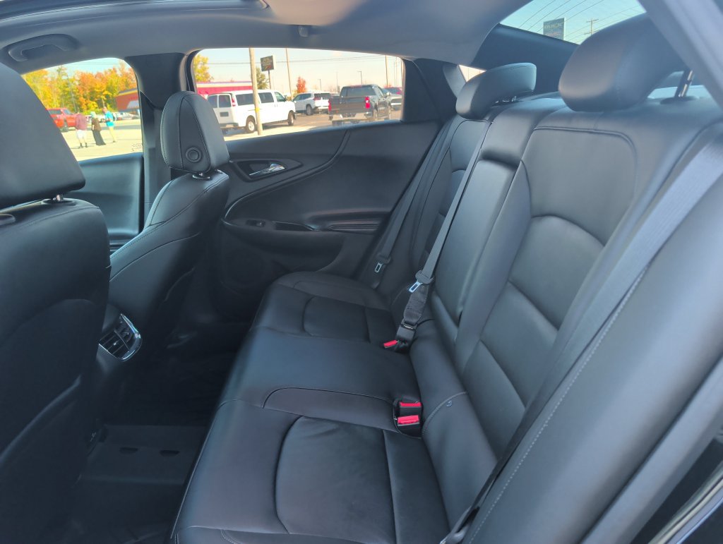 Used 2017 Chevrolet Malibu LT w/ Leather Package FWD image 20