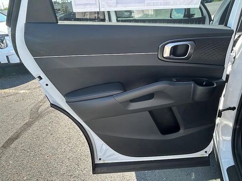 New 2025 Kia Sorento LX image 22
