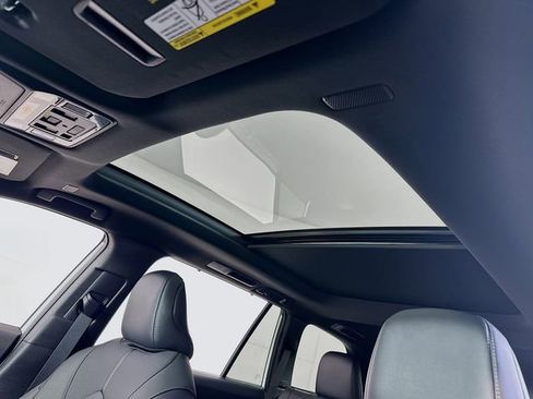 Used 2025 Toyota Grand Highlander AWD Hybrid image 6