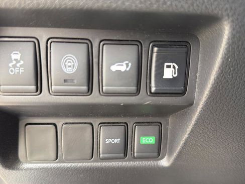 Used 2020 Nissan Rogue SV FWD image 19