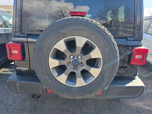 Used 2022 Jeep Wrangler Unlimited Sahara w/ LED Lighting Group image 9