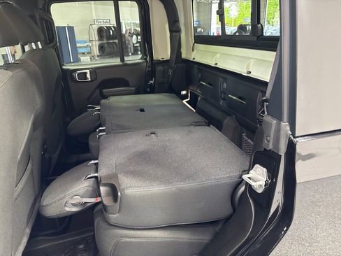 Used 2023 Jeep Gladiator Sport AWD/4WD image 24