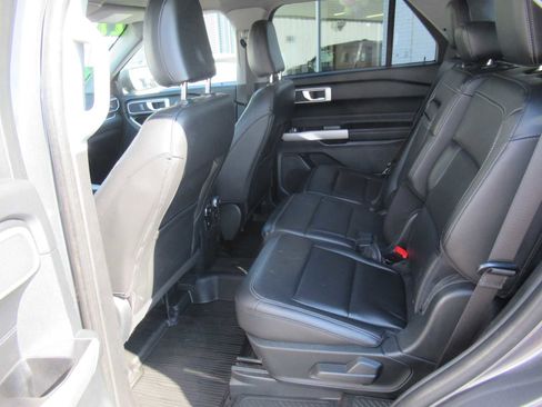 Used 2022 Ford Explorer XLT w/ Equipment Group 202A image 15