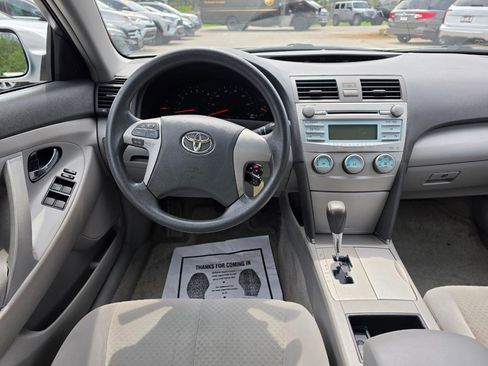 Used 2009 Toyota Camry LE FWD image 10