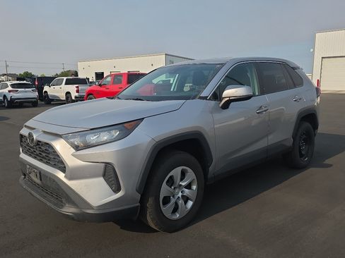 Used 2022 Toyota RAV4 LE AWD/4WD image 3