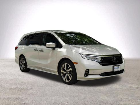 Used 2023 Honda Odyssey Touring image 2