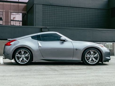 Used 2009 Nissan 370Z Touring RWD image 10
