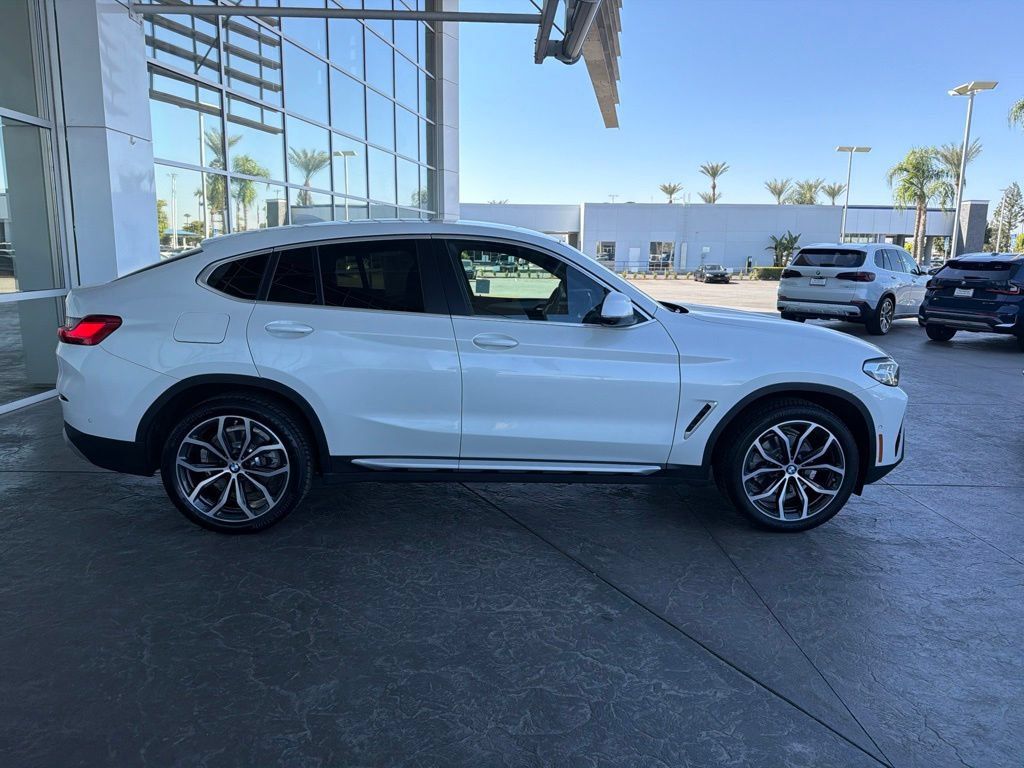 Used 2025 BMW X4 xDrive30i w/ Premium Package AWD/4WD image 3