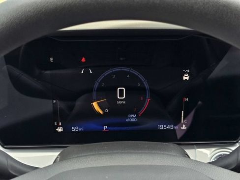 Used 2025 Chevrolet Trax LT FWD image 21