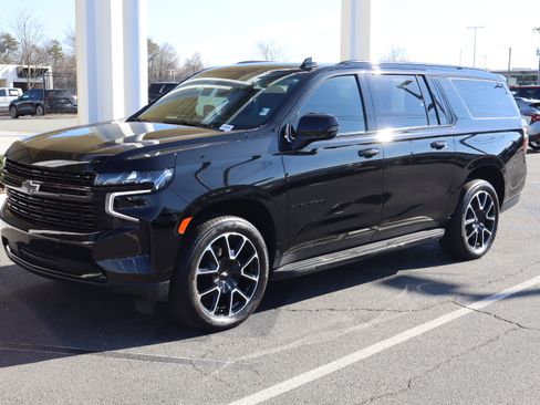 Certified 2024 Chevrolet Suburban RST w/ Luxury Package image 5