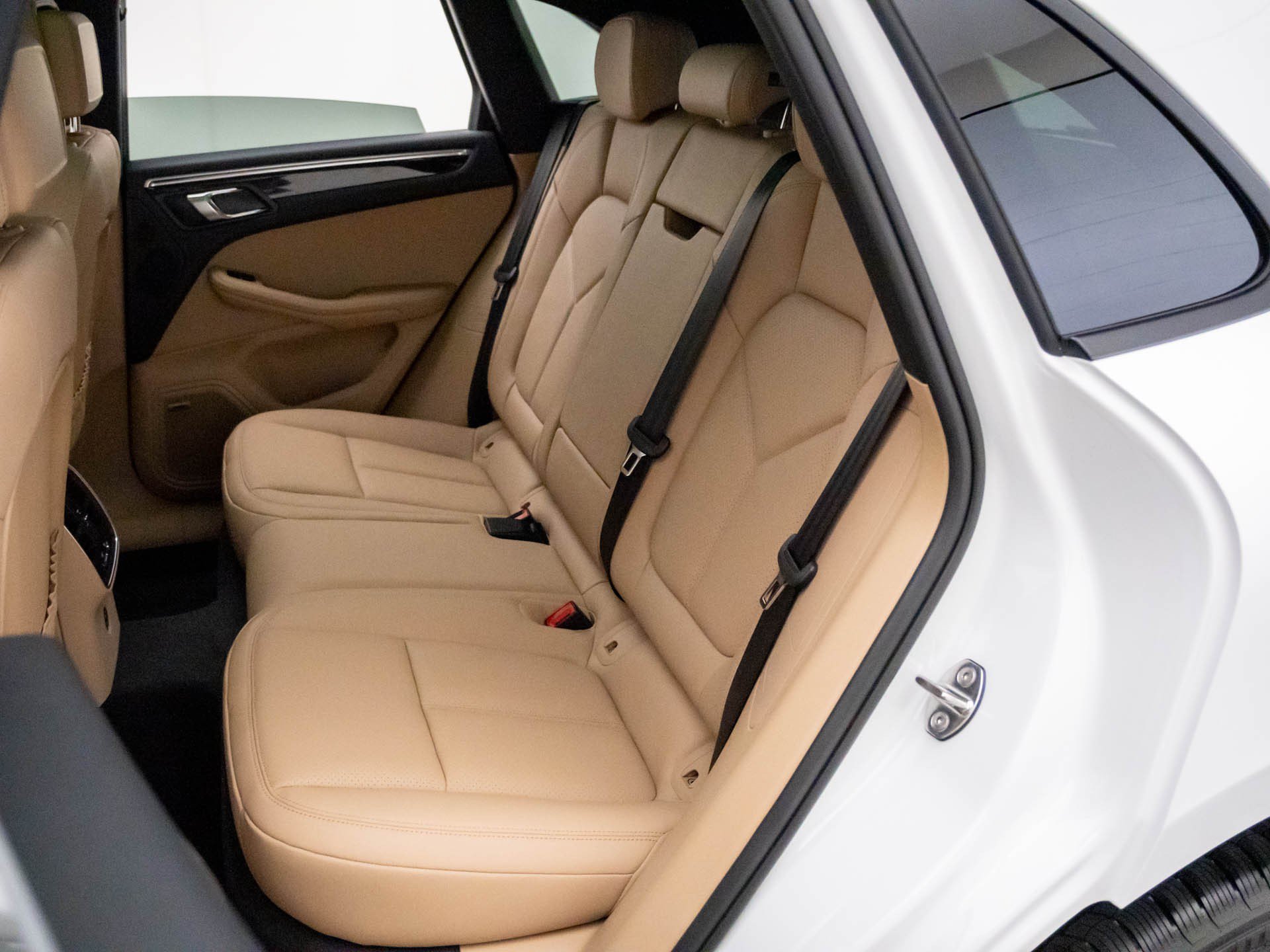 Certified 2026 Porsche Macan AWD/4WD image 19