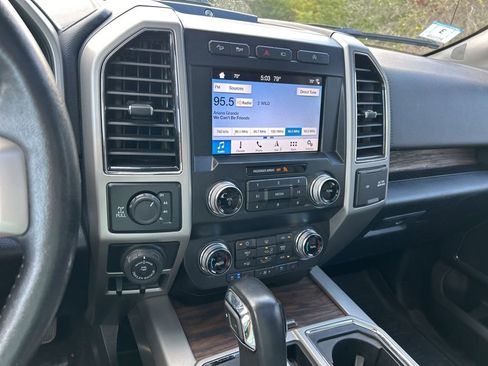 Used 2019 Ford F150 Lariat w/ Equipment Group 502A Luxury image 30