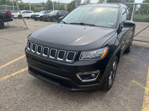 Used 2019 Jeep Compass Limited AWD/4WD image 4