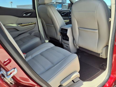 Used 2019 GMC Acadia Denali w/ Technology Package FWD image 13