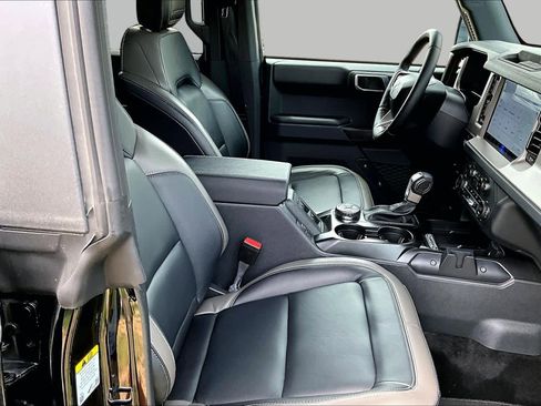 Used 2025 Ford Bronco Outer Banks AWD/4WD image 14