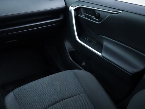 Used 2021 Toyota RAV4 LE image 11