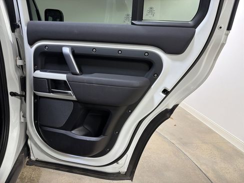 Used 2022 Land Rover Defender 110 X-Dynamic SE image 26