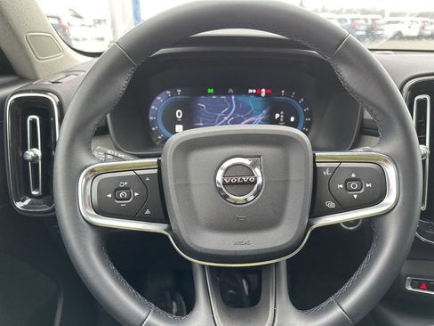 Certified 2025 Volvo XC40 B5 Core image 27