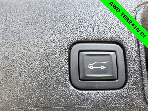 Used 2023 GMC Terrain SLE w/ Driver Convenience Package image 30