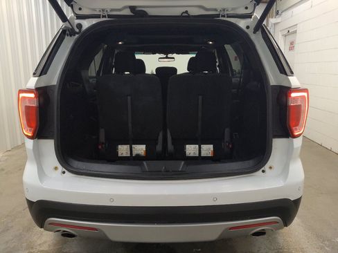 Used 2016 Ford Explorer XLT w/ Equipment Group 201A AWD/4WD image 29