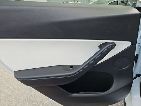 Used 2021 Tesla Model Y Long Range AWD/4WD image 27