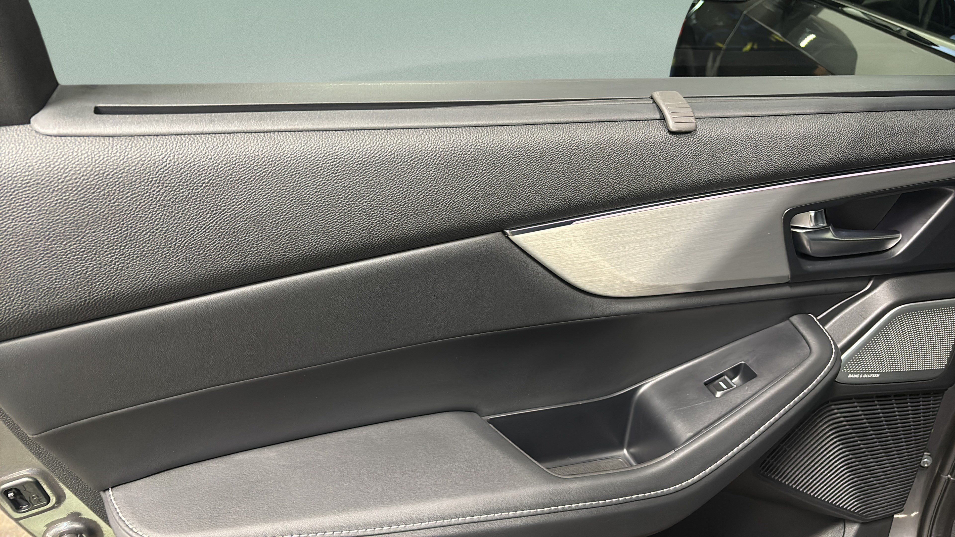 Used 2025 Acura MDX w/ Technology Package FWD image 15