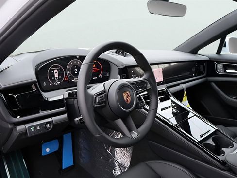 New 2026 Porsche Panamera image 4