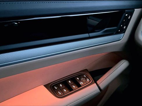 Used 2024 Porsche Cayenne image 34
