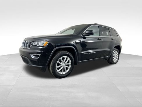 Used 2021 Jeep Grand Cherokee Laredo image 2