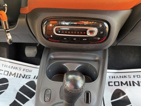 Used 2016 smart fortwo passion image 24