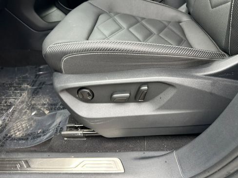 Used 2025 Volkswagen Atlas Cross Sport SE image 23